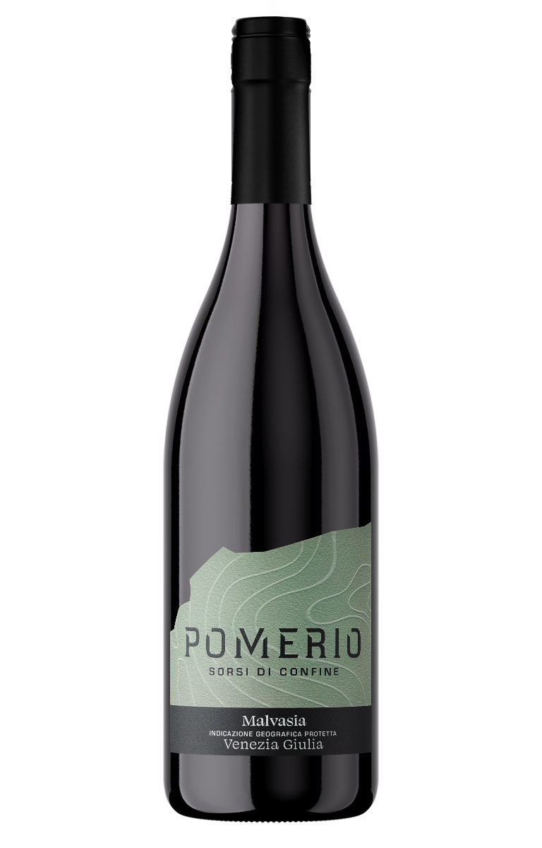 Bottiglia di vino Malvasia Pomerio IGT Venezia Giulia in primo piano su sfondo bianco.